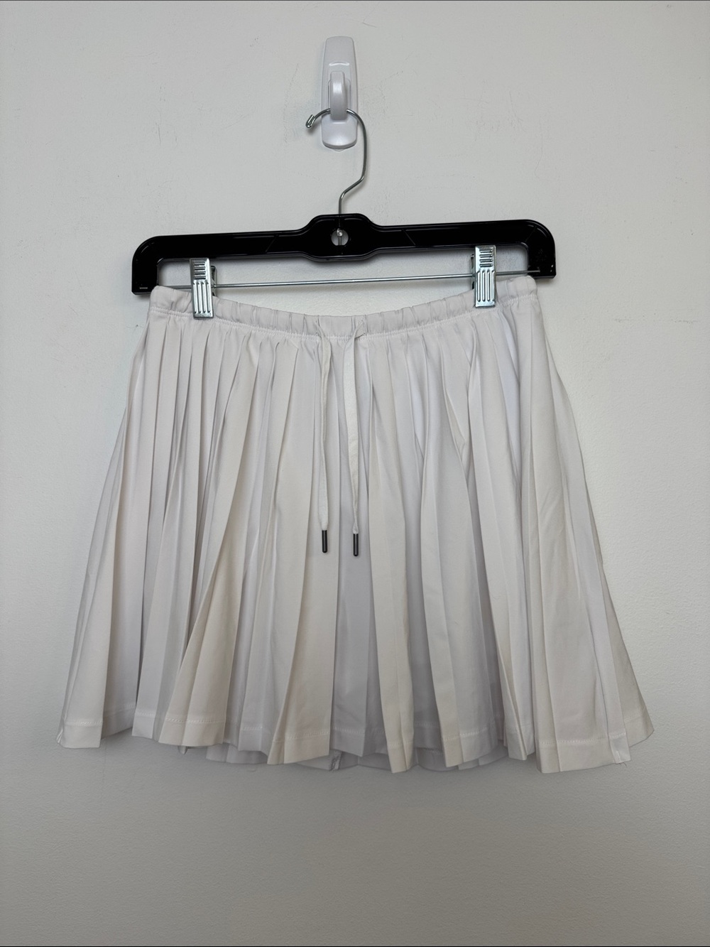 VUORI Clementine Pleated Skirt 15" XS - Picture 2 of 6